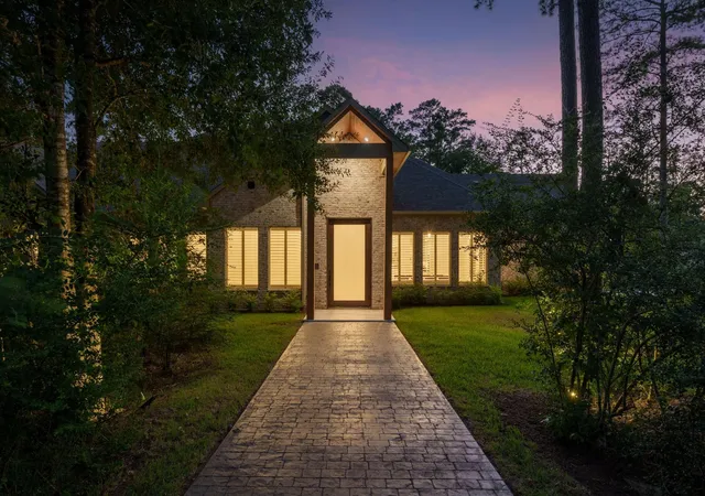 Photo 1 of Mansion for sale at 12111 S Tara Plantation Dr S, Tomball, TX 77375 | MLS# 60018039 | Listing updated on 2026-09-10