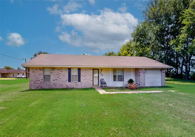 1st image of 906 Waco St, Dayton, TX 77535 | MLS# 40523850