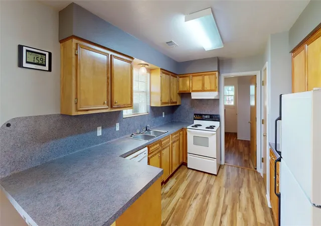 3rd image of 906 Waco St, Dayton, TX 77535 | MLS# 40523850