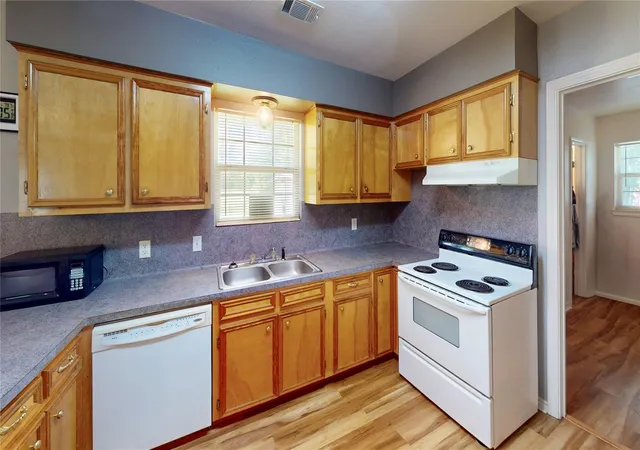 4th image of 906 Waco St, Dayton, TX 77535 | MLS# 40523850