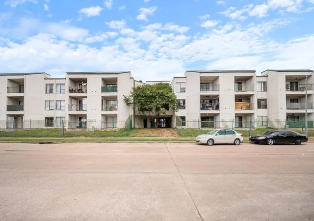 8th image of 2818 S Bartell Dr #39, Houston, TX 77054 | MLS# 82066998
