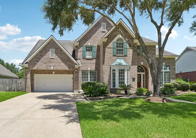 1st image of 2905 Harvest Hill Dr, Friendswood, TX 77546 | MLS# 10969800
