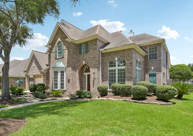 3rd image of 2905 Harvest Hill Dr, Friendswood, TX 77546 | MLS# 10969800