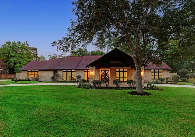 Photo 3 of Sale Pending at 16826 E Maglitto Cir, Tomball, TX 77377 | MLS# 70920367 | Listing updated on 2026-10-11