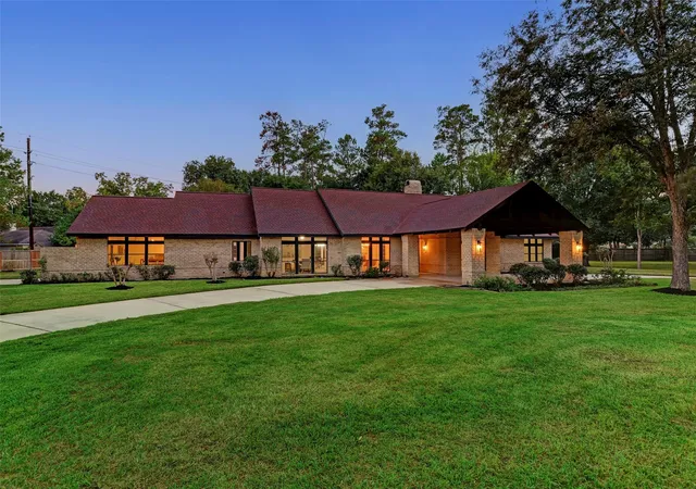 Photo 3 of Sale Pending at 16826 E Maglitto Cir, Tomball, TX 77377 | MLS# 70920367 | Listing updated on 2026-10-11
