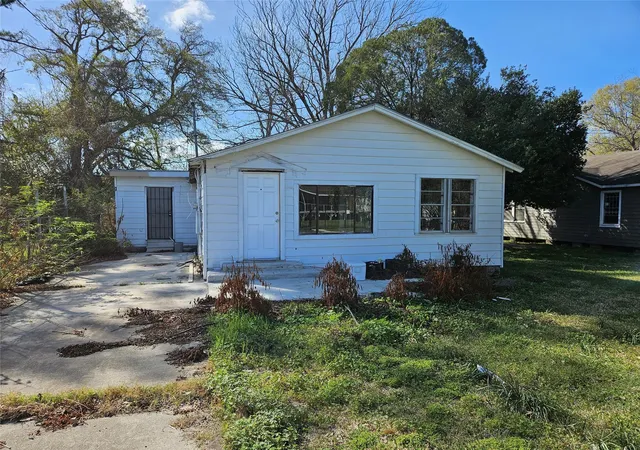 Photo 1 of Single family home for sale at 6215 Lavender St, Houston, TX 77026 | MLS# 61682637 | Listing updated on 2026-03-10