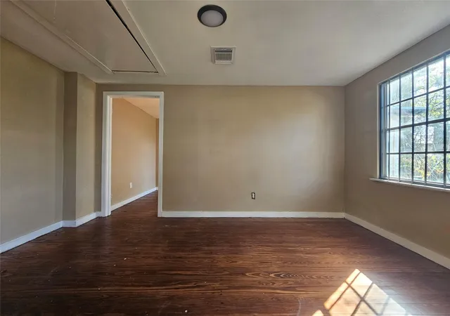 Photo 4 of Single family home for sale at 6215 Lavender St, Houston, TX 77026 | MLS# 61682637 | Listing updated on 2026-03-10