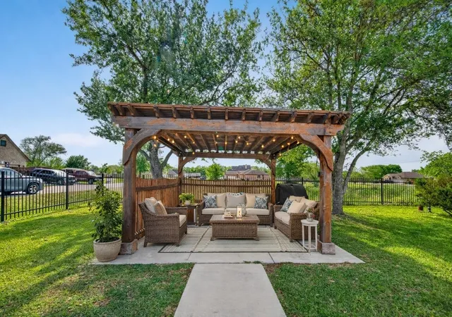 Homes for sale in Arcola, TX | 319 Pinedale Ave, Arcola, TX 77583 | MLS# 39206953
