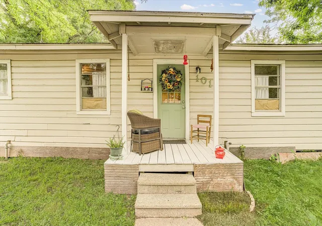 Photo 2 of Single family home for sale at 1019 Bertrand St, Conroe, TX 77301 | MLS# 43414819 | Listing updated on 2026-09-09