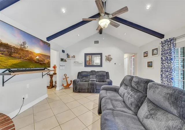 Homes for sale in League City, TX | 2211 Bayou Dr, League City, TX 77573 | MLS# 86991128