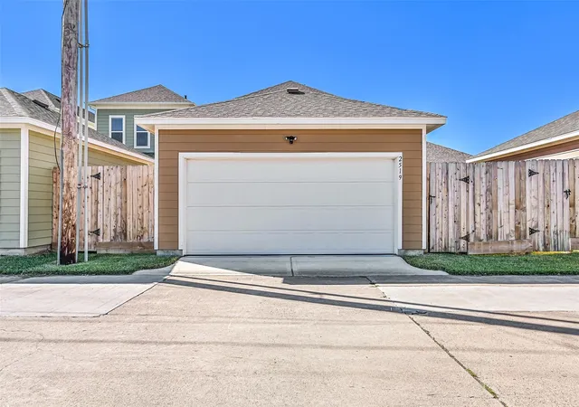 36th image of 2519 S Houston Ave, Pearland, TX 77581 | MLS# 75803540