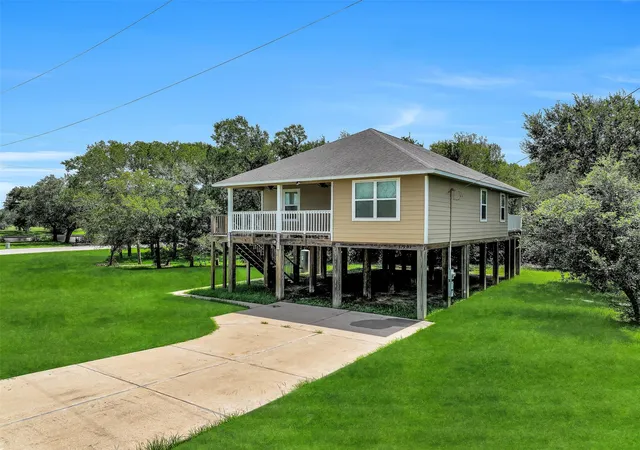 Photo 1 of Single family home for sale at 11930 Bastrop Beach Rd, Angleton, TX 77515 | MLS# 94931172 | Listing updated on 2026-09-18
