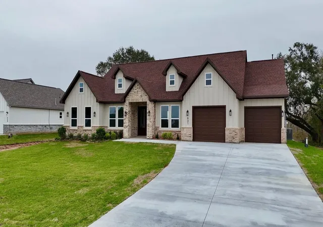 Photo 2 of Single family home for sale at 931 Buffalo Trl, Angleton, TX 77515 | MLS# 71033341 | Listing updated on 2026-09-12