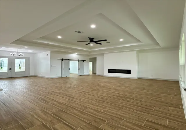 Photo 3 of Single family home for sale at 931 Buffalo Trl, Angleton, TX 77515 | MLS# 71033341 | Listing updated on 2026-09-12