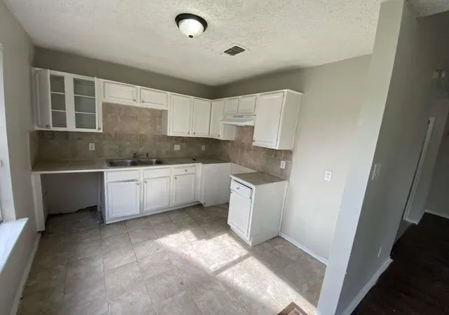 5th image of 3018 Rockrill Dr, Houston, TX 77045 | MLS# 97965410