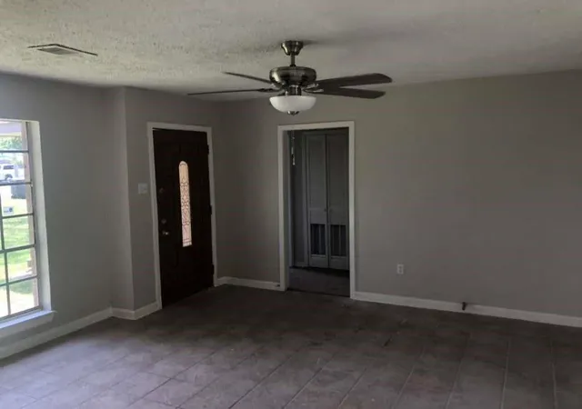 3rd image of 306 Tennyson St, Dickinson, TX 77539 | MLS# 89109360