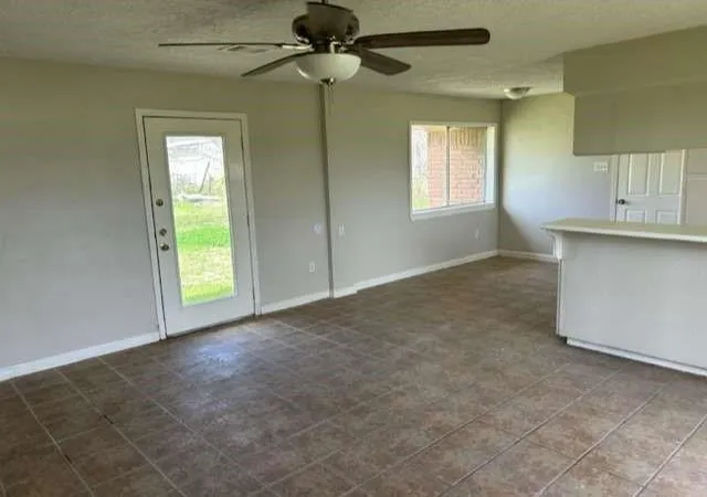 4th image of 306 Tennyson St, Dickinson, TX 77539 | MLS# 89109360