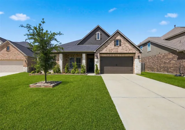 Photo 1 of Single family home for sale at 209 Bright Blf Cir, Waller, TX 77484 | MLS# 3566447 | Listing updated on 2026-08-08