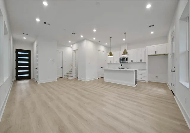 4th image of 7627 Inwood Grove Ln, Houston, TX 77088 | MLS# 84354406
