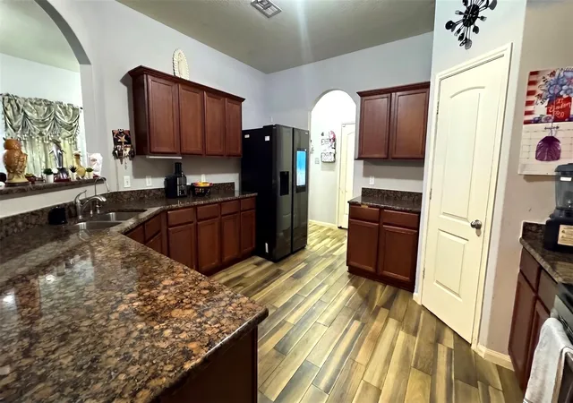 4th image of 10919 Panther Ct, Houston, TX 77099 | MLS# 77541592