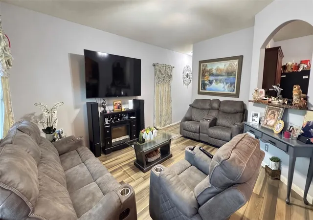 5th image of 10919 Panther Ct, Houston, TX 77099 | MLS# 77541592