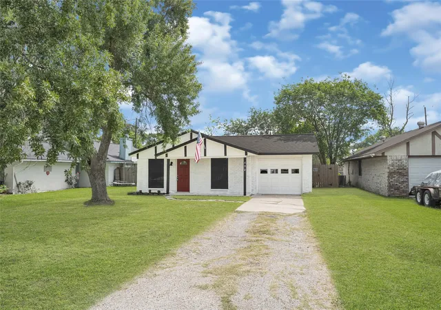 1st image of 622 N 13th St, La Porte, TX 77571 | MLS# 82502965