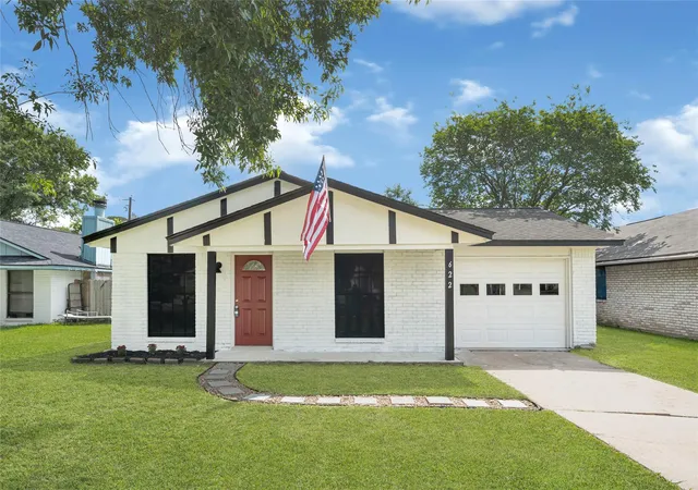 2nd image of 622 N 13th St, La Porte, TX 77571 | MLS# 82502965