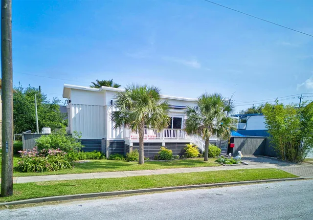 Photo 2 of Single family home for sale at 1119 Ave L, Galveston, TX 77550 | MLS# 38137511 | Listing updated on 2026-09-10