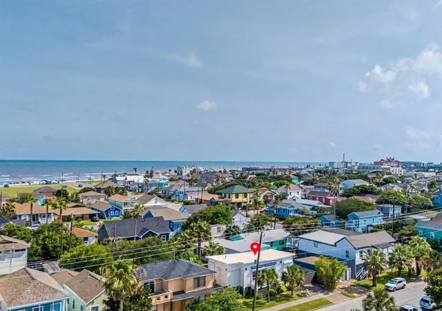 Photo 3 of Single family home for sale at 1119 Ave L, Galveston, TX 77550 | MLS# 38137511 | Listing updated on 2026-09-10