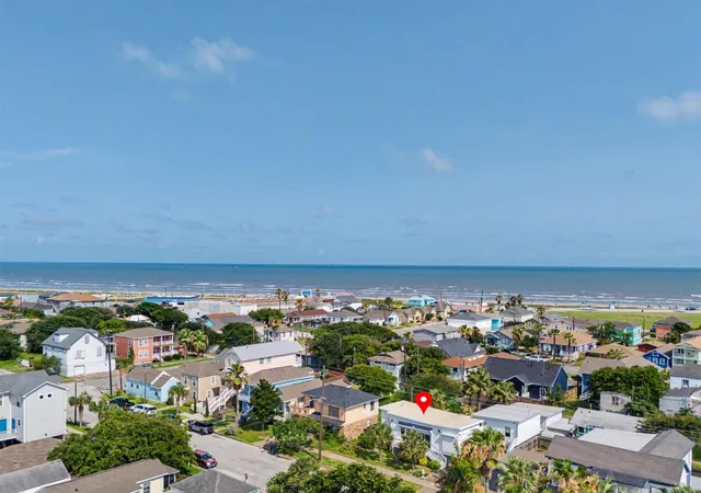 Photo 4 of Single family home for sale at 1119 Ave L, Galveston, TX 77550 | MLS# 38137511 | Listing updated on 2026-09-10