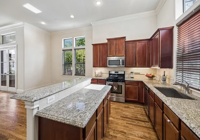 Photo 3 of Single family home for sale at 5718 Kansas St #D, Houston, TX 77007 | MLS# 47613067 | Listing updated on 2026-08-30