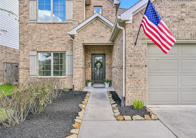 Photo 2 of Single family home for sale at 13711 Saxon Cliff Ln, Rosharon, TX 77583 | MLS# 2149455 | Listing updated on 2026-08-29