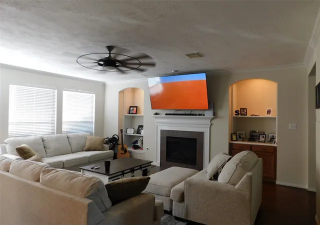 Photo 3 of Single family home for sale at 1703 Summergate Dr, Conroe, TX 77304 | MLS# 38905797 | Listing updated on 2026-09-10