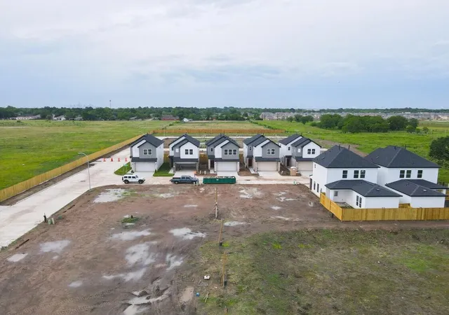 3rd image of 6402 Pregenero Ln, Houston, TX 77048 | MLS# 40431685