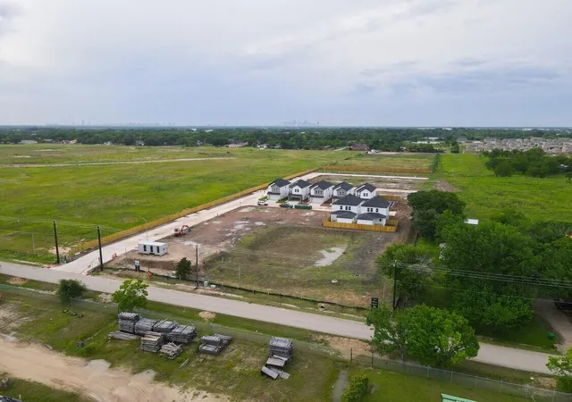 4th image of 6402 Pregenero Ln, Houston, TX 77048 | MLS# 40431685