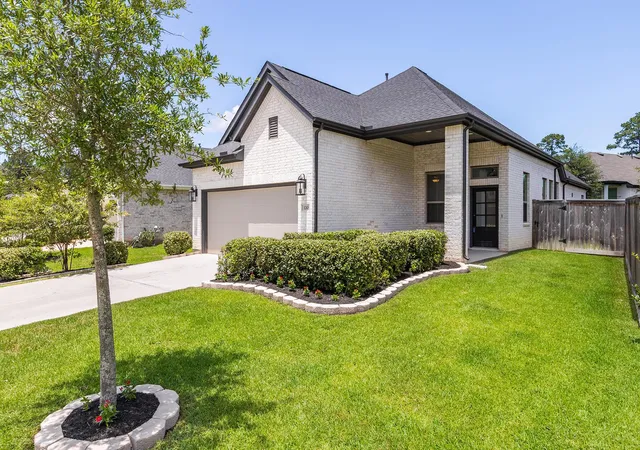 Photo 3 of Single family home for sale at 120 Lukewood Cir, Willis, TX 77318 | MLS# 53898619 | Listing updated on 2026-08-30