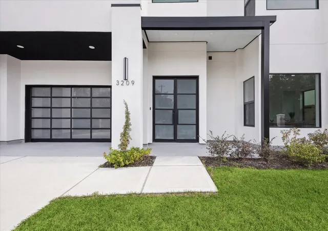 2nd image of 3209 Mcculloch Cir, Houston, TX 77056 | MLS# 71391190