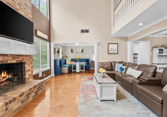 Photo 3 of Single family home for sale at 11918 Stillwater Dr, Houston, TX 77070 | MLS# 41315321 | Listing updated on 2026-05-21