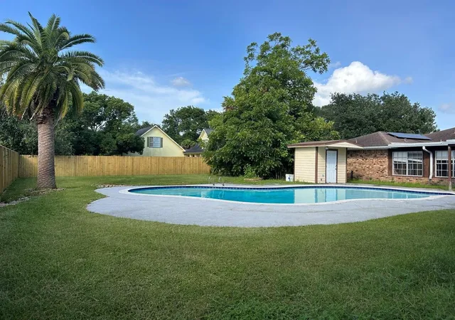 4th image of 5822 4Th St, Danbury, TX 77534 | MLS# 72157953