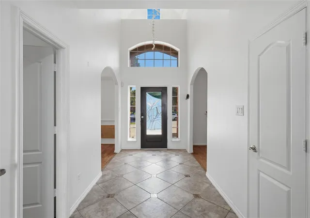 Photo 3 of Single family home for sale at 14911 Oxford Wy, Houston, TX 77069 | MLS# 31004200 | Listing updated on 2026-09-21