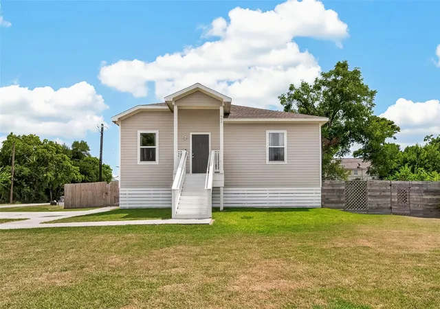 1st image of 403 S 2nd St, La Porte, TX 77571 | MLS# 85176229