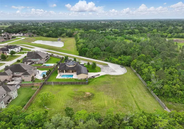 Photo 3 of Land for sale at 2082 Wilderness Trl, Friendswood, TX 77546 | MLS# 26785271 | Listing updated on 2026-05-25