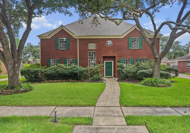 Photo 1 of Sale Pending at 11807 Mighty Redwood Dr, Houston, TX 77059 | MLS# 45365186 | Listing updated on 2026-09-19
