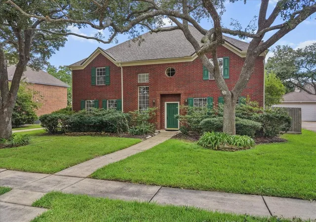 Photo 3 of Sale Pending at 11807 Mighty Redwood Dr, Houston, TX 77059 | MLS# 45365186 | Listing updated on 2026-09-19