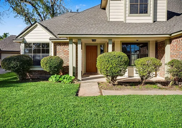 Homes for sale in Lake Jackson, TX | 107 Sandalwood Dr, Lake Jackson, TX 77566 | MLS# 71593363