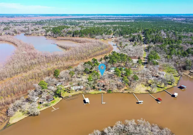 Photo 3 of Single family home for sale at 431 Shoreline Dr, Huntsville, TX 77320 | MLS# 22796421 | Listing updated on 2026-09-18