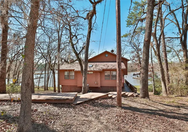 Photo 3 of Single family home for sale at 431 Shoreline Dr, Huntsville, TX 77320 | MLS# 22796421 | Listing updated on 2026-09-18