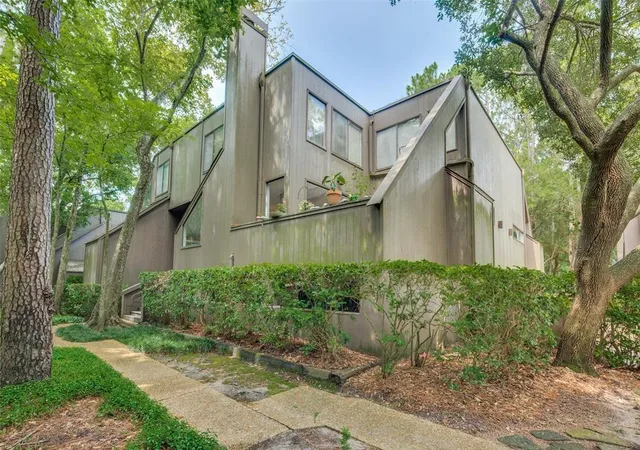 Photo 2 of Townhouse for sale at 49 Litchfield Ln, Houston, TX 77024 | MLS# 98951989 | Listing updated on 2026-07-03