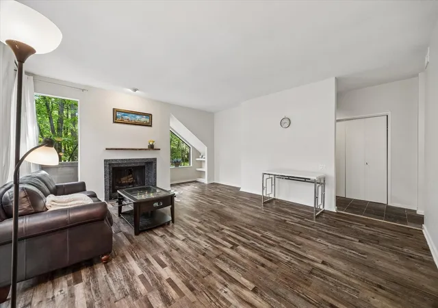 Photo 3 of Townhouse for sale at 49 Litchfield Ln, Houston, TX 77024 | MLS# 98951989 | Listing updated on 2026-07-03