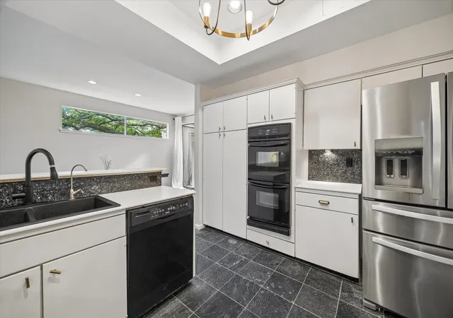 Photo 4 of Townhouse for sale at 49 Litchfield Ln, Houston, TX 77024 | MLS# 98951989 | Listing updated on 2026-07-03